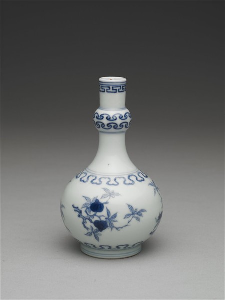 青花桃實石榴紋小瓶