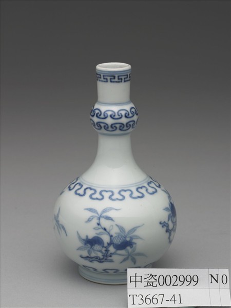 青花桃實石榴紋小瓶