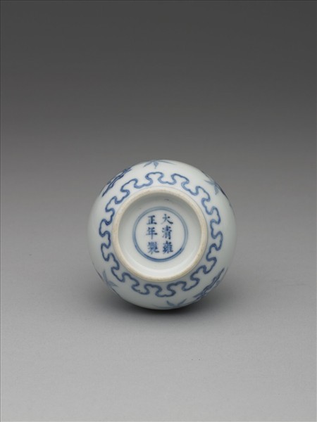 青花桃實石榴紋小瓶