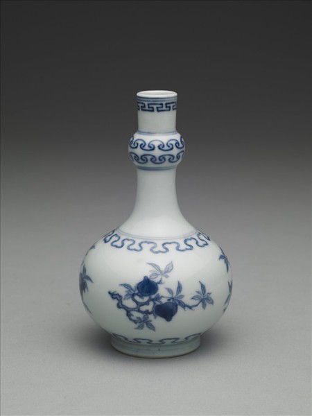 青花桃實石榴紋小瓶