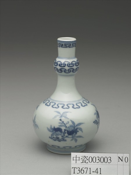 青花桃實石榴紋小瓶