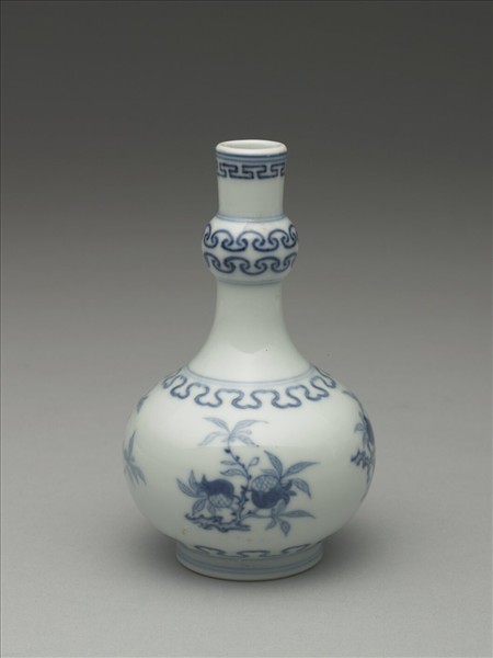 青花桃實石榴紋小瓶