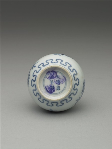 青花桃實石榴紋小瓶