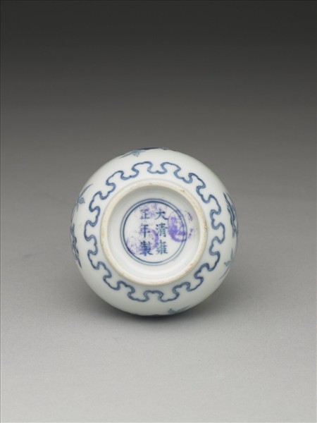 青花桃實石榴紋小瓶