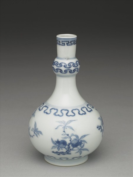 青花桃實石榴紋小瓶