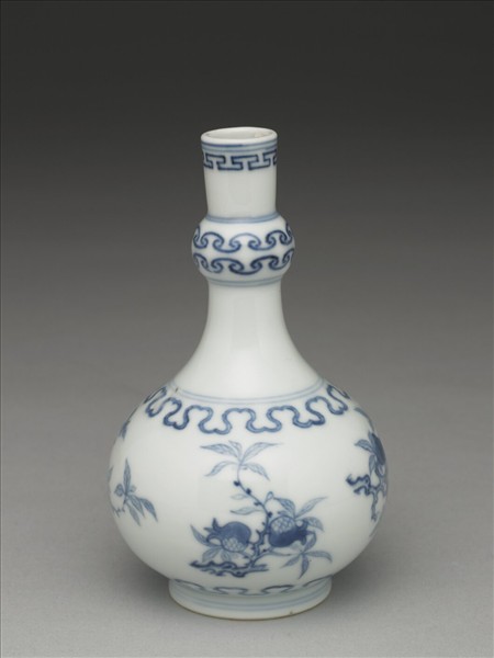 青花桃實石榴紋小瓶