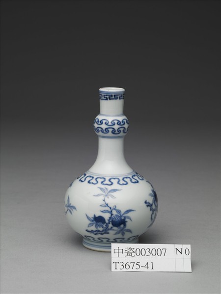 青花桃實石榴紋小瓶