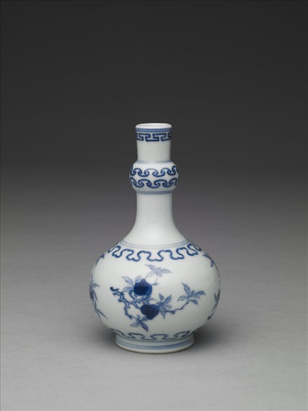青花桃實石榴紋小瓶