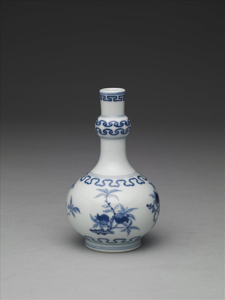 青花桃實石榴紋小瓶