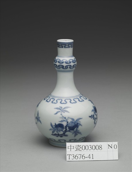 青花桃實石榴紋小瓶