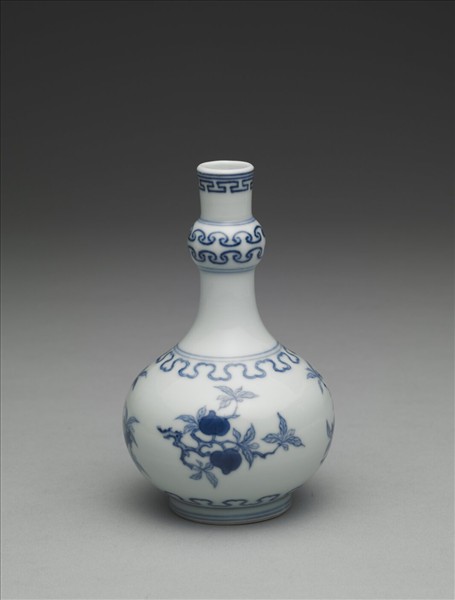青花桃實石榴紋小瓶