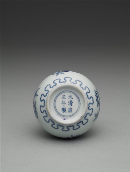 青花桃實石榴紋小瓶