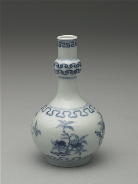青花桃實石榴紋瓶