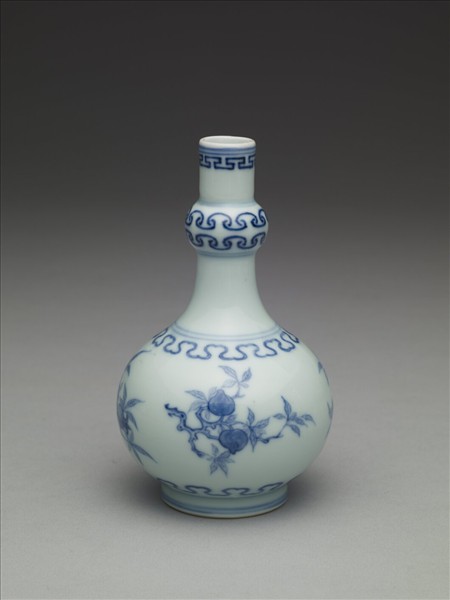 青花桃實石榴紋小瓶