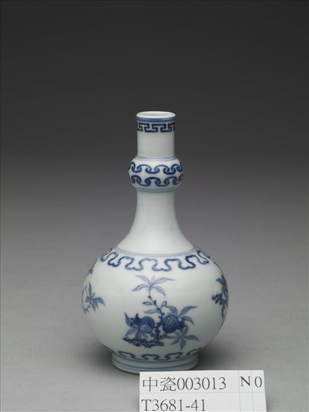 青花桃實石榴紋小瓶