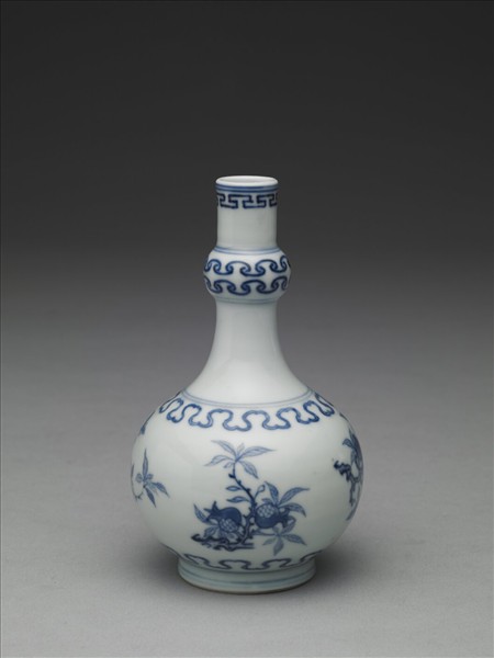 青花桃實石榴紋小瓶