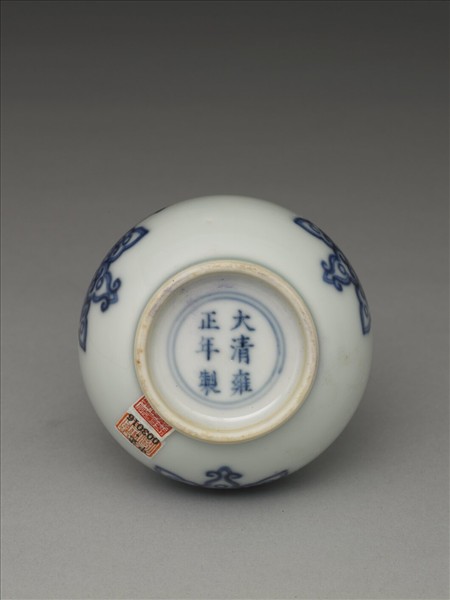 青花寶相花紋蒜頭瓶