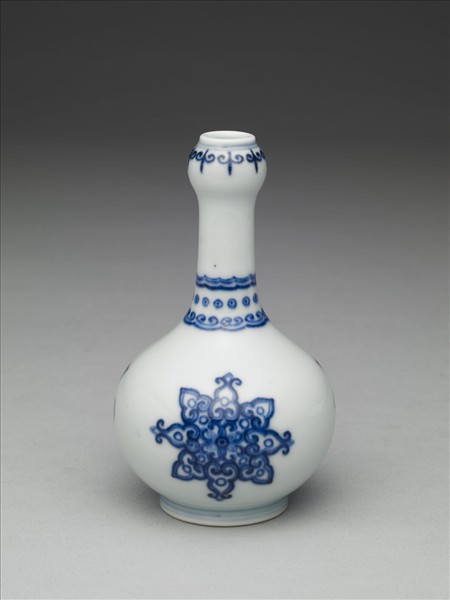 青花寶相花紋蒜頭瓶