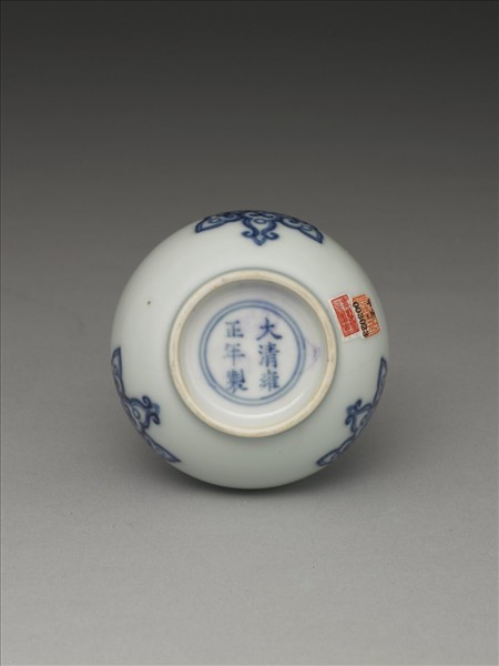 青花寶相花紋蒜頭瓶