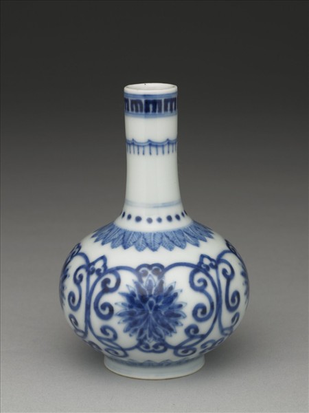 青花番蓮紋小瓶