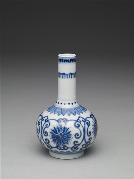 青花番蓮紋小瓶