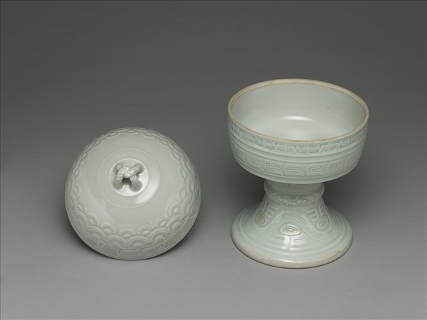 白瓷印花波濤紋豆