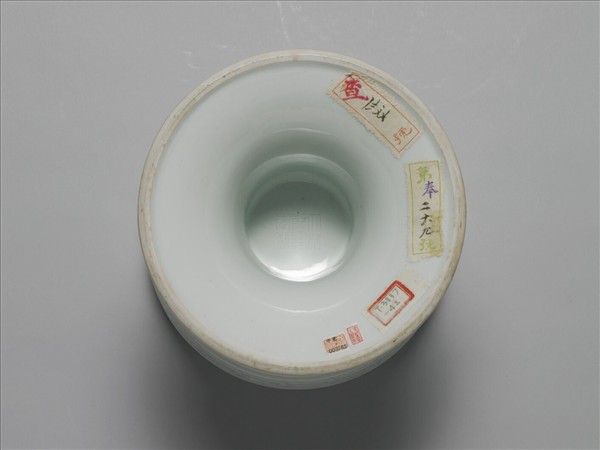 白瓷印花波濤紋豆