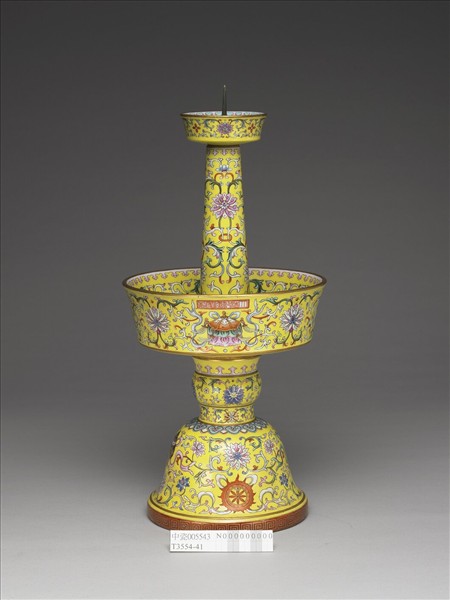 粉彩番蓮八寶紋燭臺