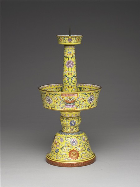 粉彩番蓮八寶紋燭臺