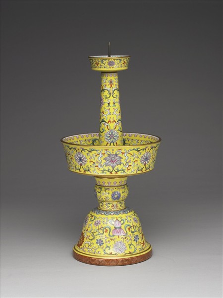 粉彩番蓮八寶紋燭臺
