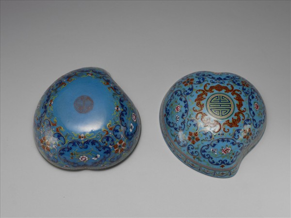 銅胎畫琺瑯桃式盒