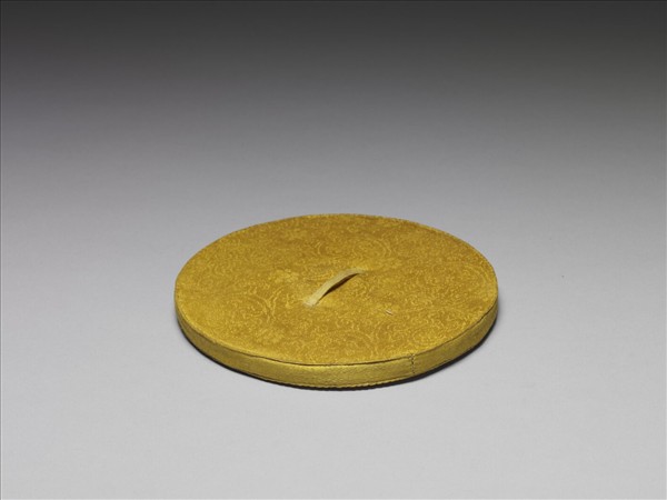 〈寧壽續鑑〉鏡匣黃綾錦墊