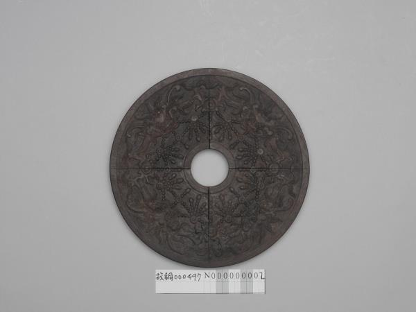 〈寧壽續鑑〉鏡匣雕刻木蓋附嵩山〈山水〉