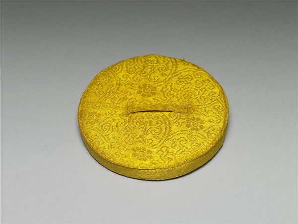 〈寧壽續鑑‧第十冊〉鏡匣黃綾錦墊