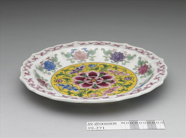 加彩琺瑯彩牡丹紋盤