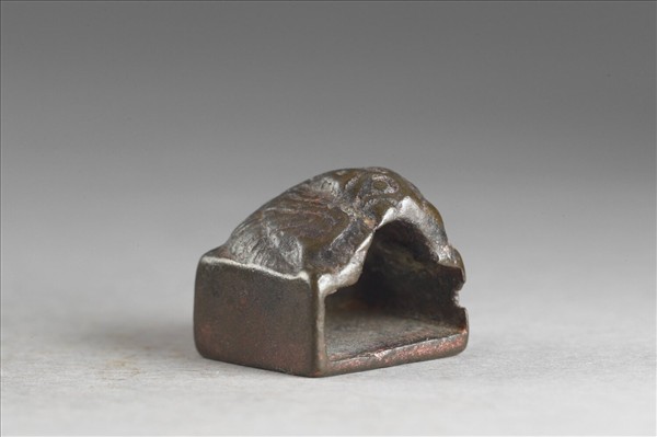 「屈侯駿印」銅印