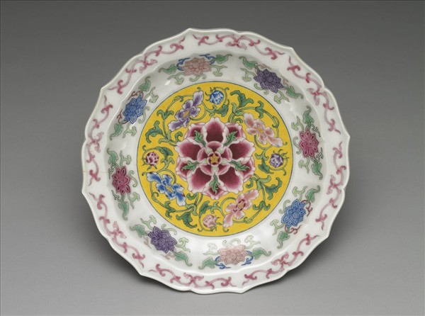 加彩琺瑯彩牡丹紋盤