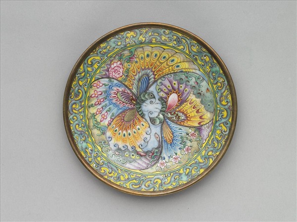 琺瑯彩洋紅地對蝶碟