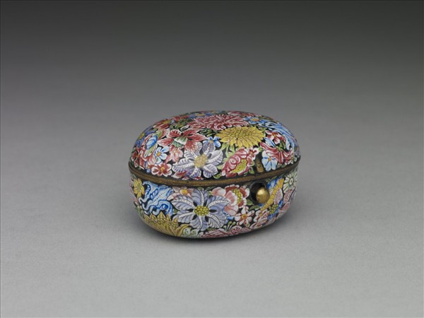 銅胎畫琺瑯花卉紋橢圓盒