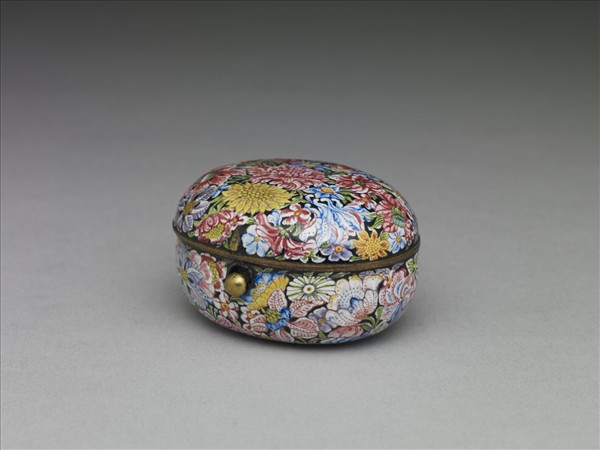 銅胎畫琺瑯花卉紋橢圓盒