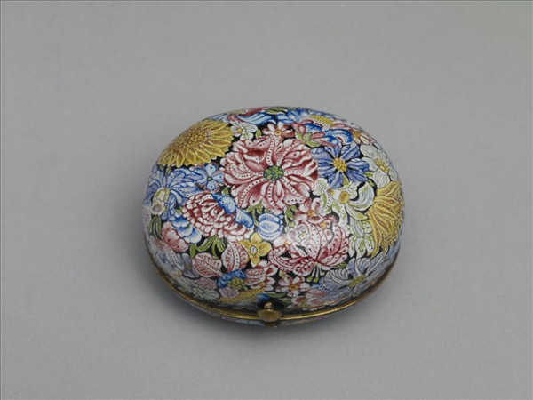 銅胎畫琺瑯花卉紋橢圓盒