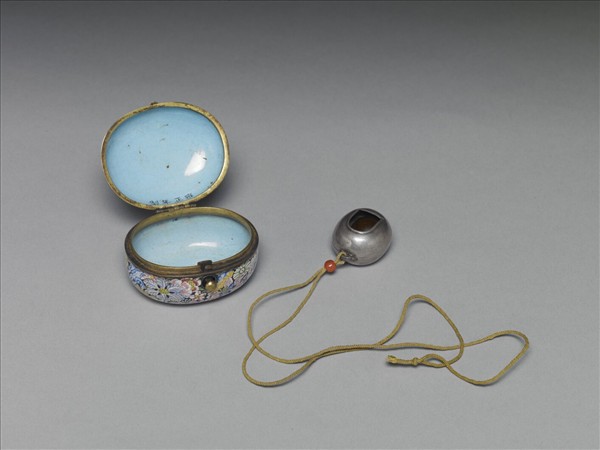 銅胎畫琺瑯花卉紋橢圓盒