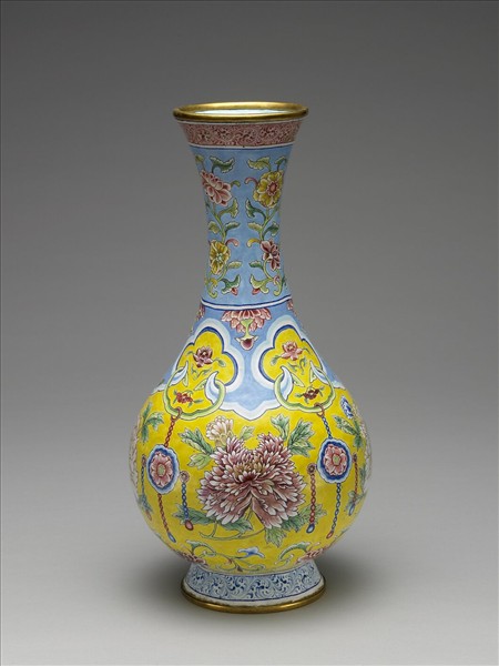 銅胎琺瑯彩黃地折枝牡丹瓶
