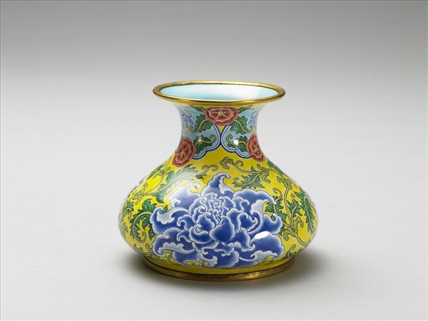 銅胎畫琺瑯牡丹渣斗