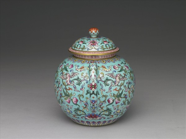 粉彩藍地連年福壽紋茶壺