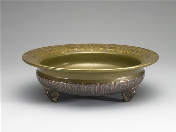 茶葉末釉描金銀三足洗