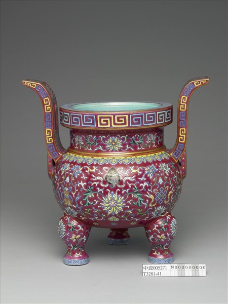 粉彩紫地番蓮八寶紋鼎式爐