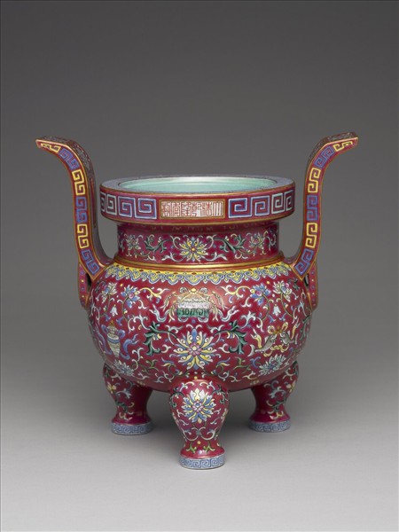 粉彩紫地番蓮八寶紋鼎式爐