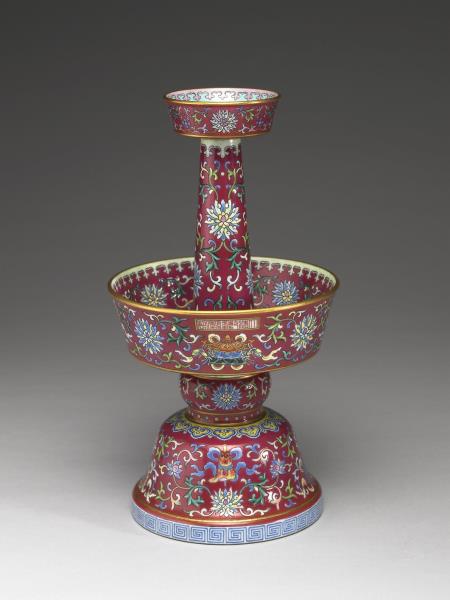 粉彩紫地番蓮八寶紋燭臺