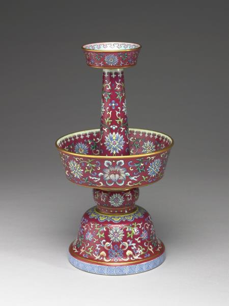 粉彩紫地番蓮八寶紋燭臺